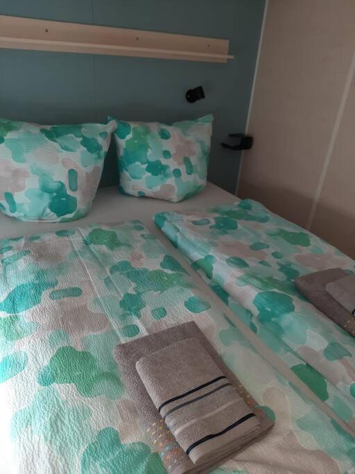 Helming Chalets Mercure Am Wallersee Zum Vermieten מראה חיצוני תמונה