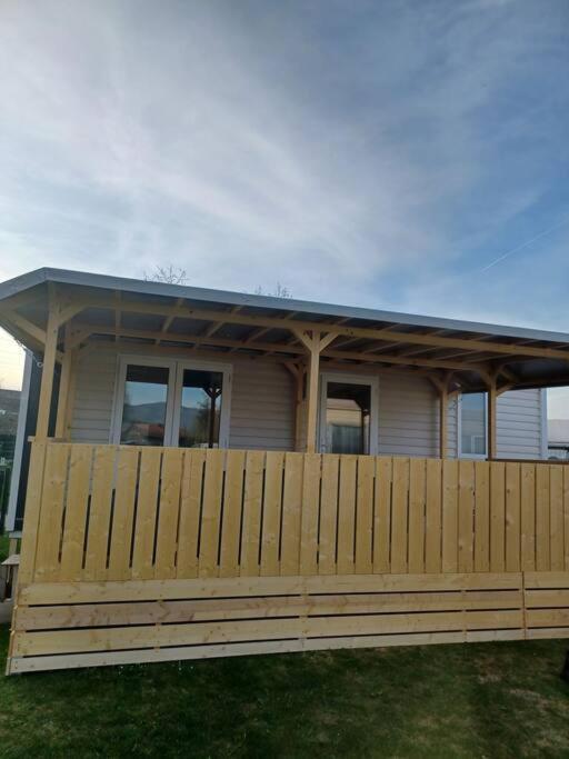 Helming Chalets Mercure Am Wallersee Zum Vermieten מראה חיצוני תמונה